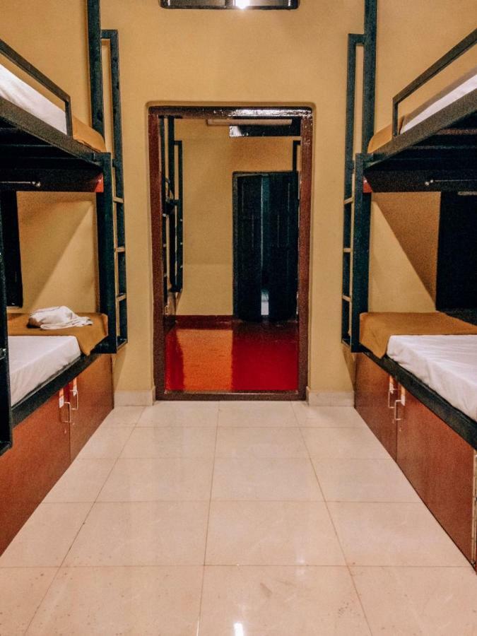 The Metro Pod - Backpackers A/C Dormitory Kochi Exterior foto
